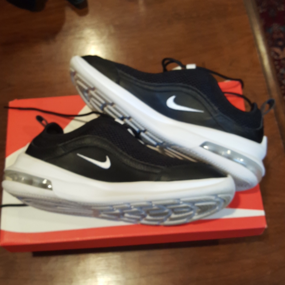 24:08 Nike Air Max Running Sneakers